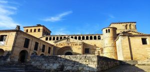 horarios de misa de Colegiata de Santa Juliana en Santillana del Mar