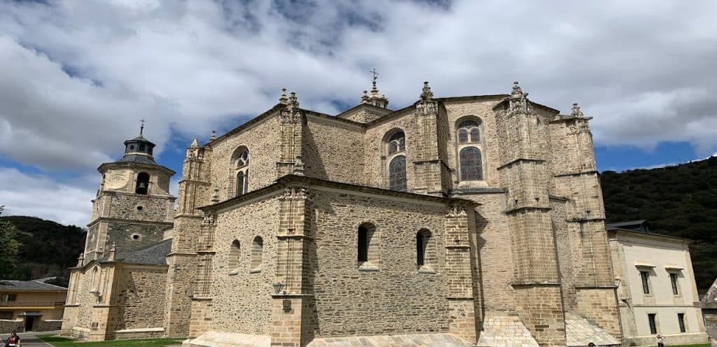 Colegiata de Santa María de Cluni 1 horarios de misa de Colegiata de Santa María de Cluni en Villafranca del Bierzo