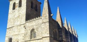 Bonilla de la Sierra 2 horarios de misa de Iglesia Colegiata de San Martín de Tours en Bonilla de la Sierra