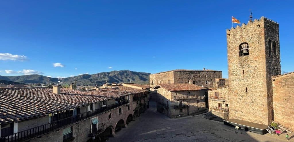 horarios de misa de Iglesia Parroquial de Santa María de Santa Pau en Santa Pau