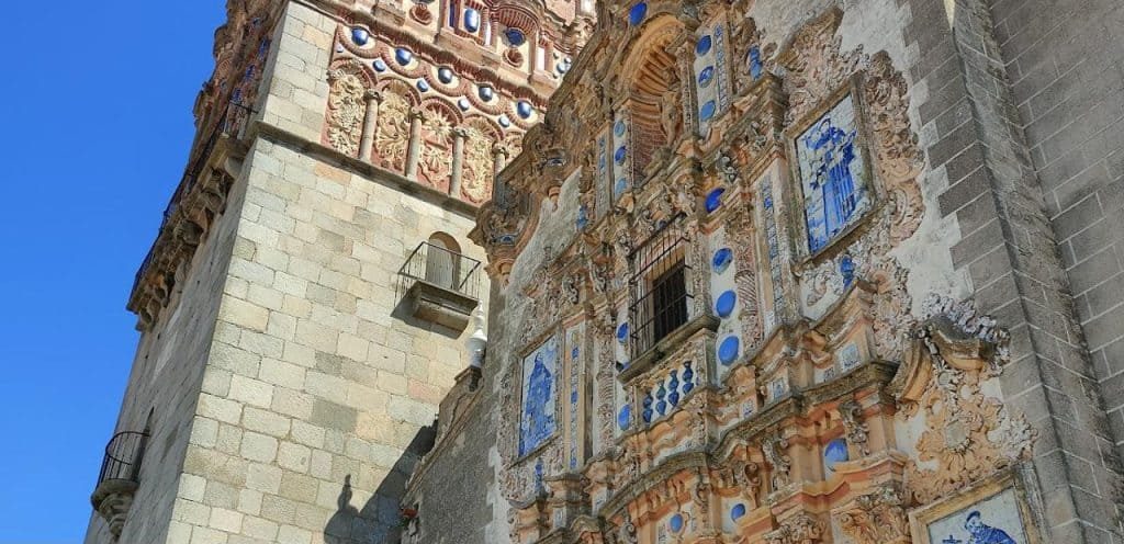 horarios de misa de Iglesia de San Bartolomé en Jerez de los Caballeros