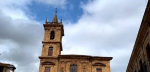 Oviedo 20 horarios de misa de Iglesia de San Isidoro El Real en Oviedo