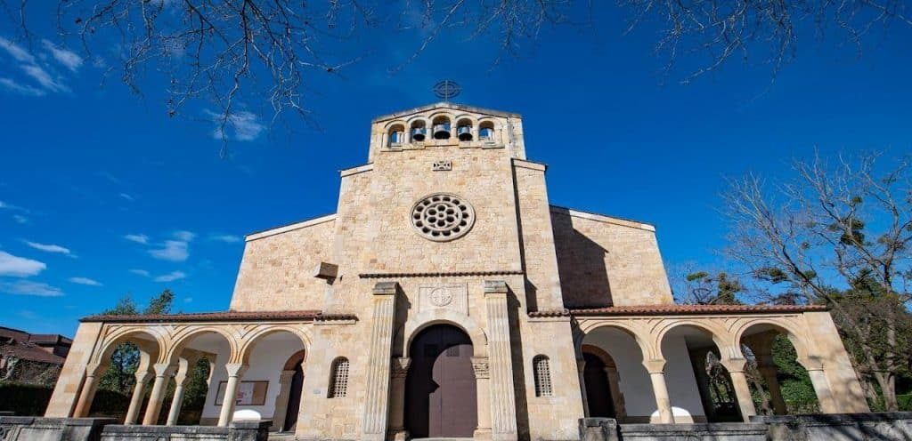 horarios de misa de Iglesia de San Julián de Somió en Gijón