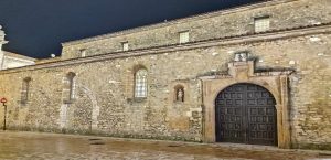 Oviedo 16 horarios de misa de Iglesia de San Tirso El Real en Oviedo