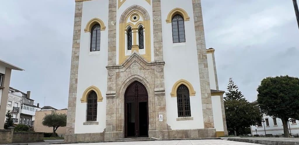 horarios de misa de Iglesia de Santa María de la Barca en Navia