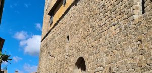 Darnius 2 horarios de misa de Iglesia de Santa Maria en Darnius