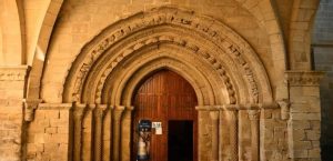 Puente la Reina 2 horarios de misa de Iglesia del Crucifijo en Puente la Reina