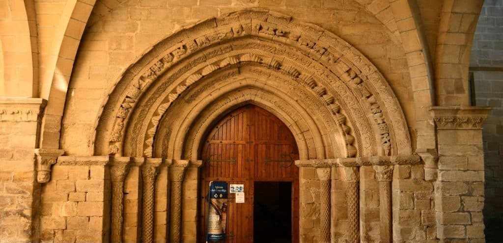 horarios de misa de Iglesia del Crucifijo en Puente la Reina