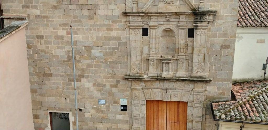 horarios de misa de Iglesia y Convento de San Francisco en Plasencia