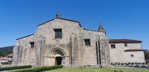 Padrón 2 horarios de misa de Igrexa de Santa María de Iria Flavia en Padrón