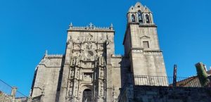 Pontevedra 2 horarios de misa de Real Basílica de Santa María A Maior en Pontevedra