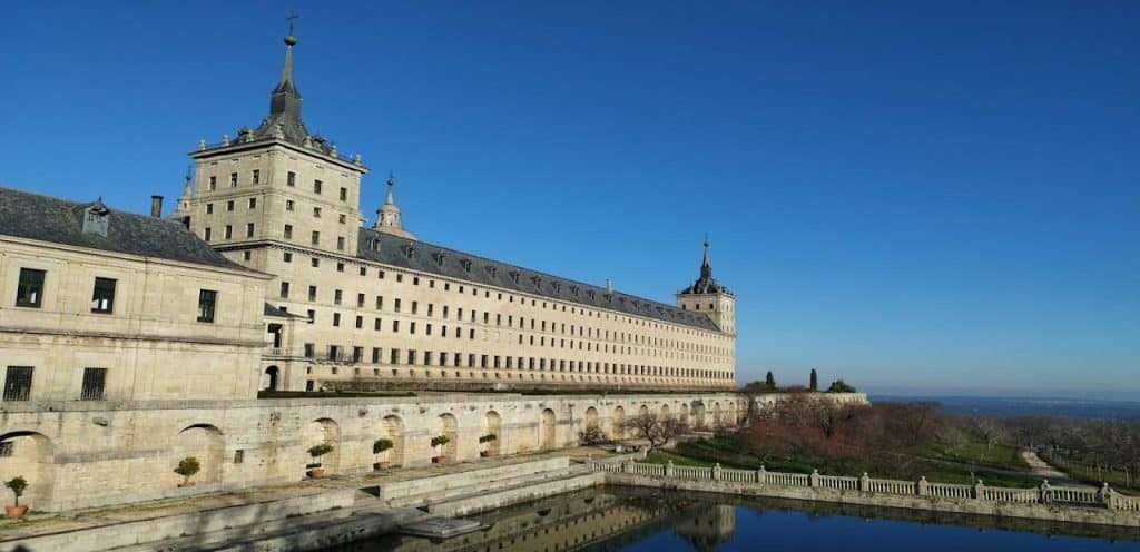 horarios de misa de Real Monasterio de San Lorenzo de El Escorial en San Lorenzo de El Escorial