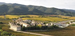 horarios de misa de Reial Monestir Cistercenc de Santa Maria de Poblet en Vimbodí i Poblet