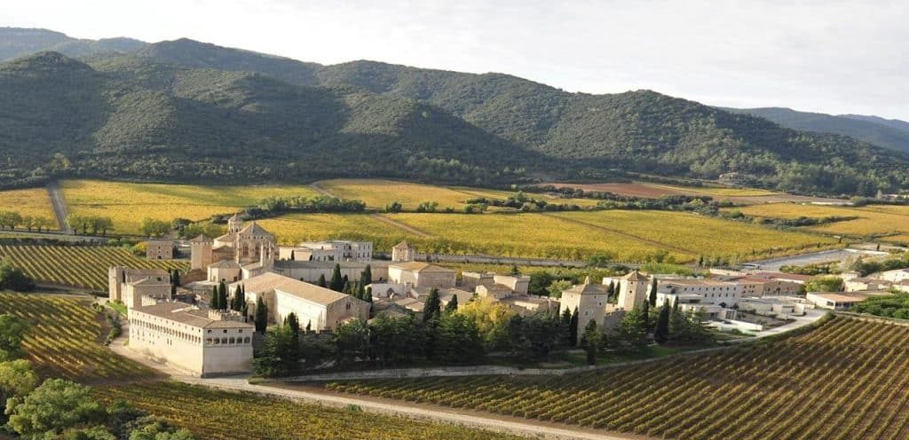 horarios de misa de Reial Monestir Cistercenc de Santa Maria de Poblet en Vimbodí i Poblet