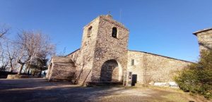 Piedrafita del Cebrero 2 horarios de misa de Santuario de Santa María A Real Do Cebreiro en Piedrafita del Cebrero