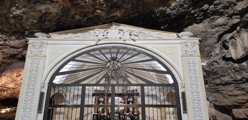 horarios de misa de Santuario de la Cueva Santa en Altura